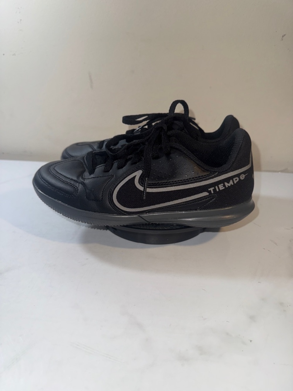 Nike Tiempo Legend 9 Club IC Youth Size 2 Black Indoor Soccer Shoes